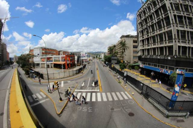 Paro en la avenida Sanz el Marquez / Foto: Régulo Gómez