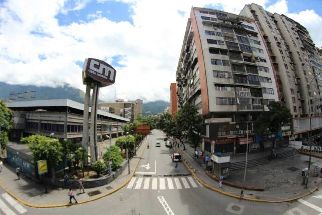 Paro en la avenida Sanz el Marquez / Foto: Régulo Gómez