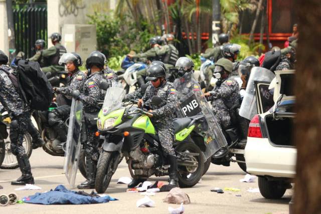 PNB arremetió contra manifestantes en Altamira (Foto: Will Jiménez / LaPatilla)