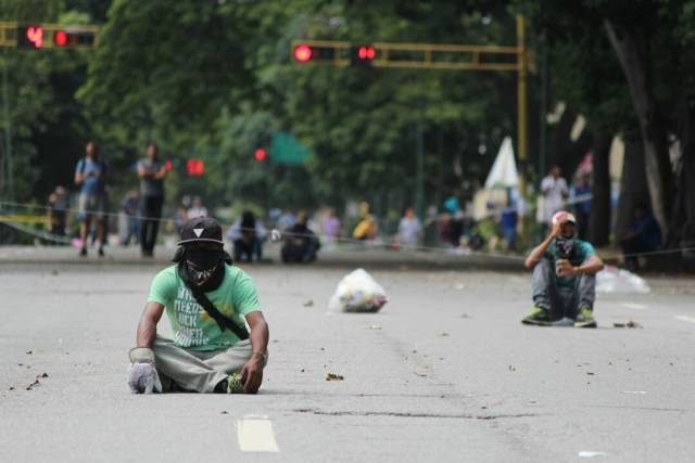 GNB reprime con lacrimógenas trancazo en Altamira y Chacao: La resistencia se mantiene. Foto: Régulo Gómez / LaPatilla.com