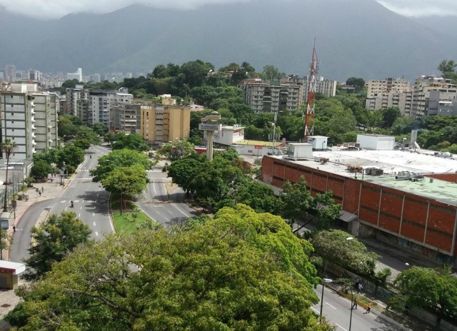 Foto: Cerrado el paso en el Bulevar de El Cafetal / Cortesía