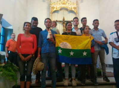 Foto: La emotiva despedida de jóvenes que iniciaron la caminata a la capital / Reporte Confidencial