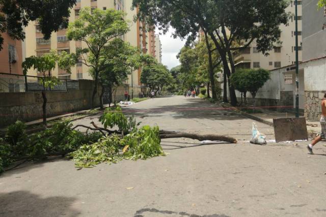 Accesos al centro comercial La Villa / Foto: Will Jiménez