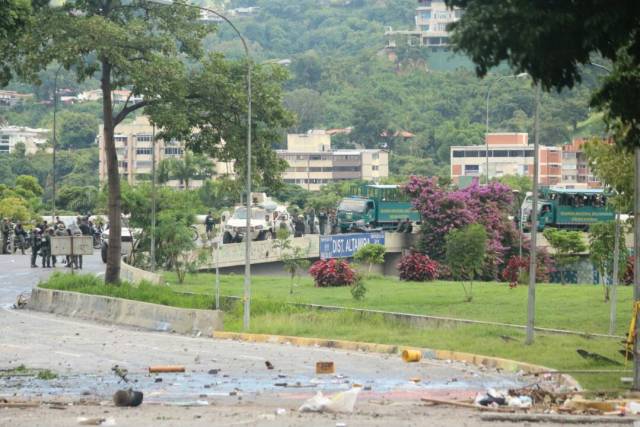 La resistencia se mantuvo en Chacao hasta el ocaso. Foto: Will Jiménez / LaPatilla.com