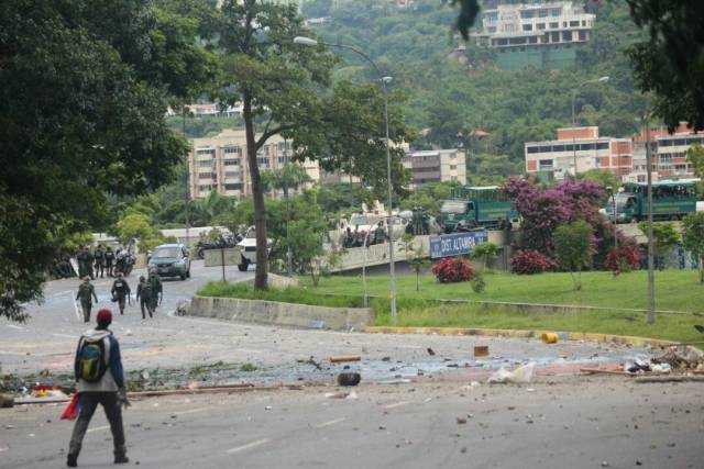 La resistencia se mantuvo en Chacao hasta el ocaso. Foto: Will Jiménez / LaPatilla.com