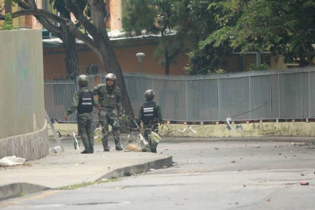 La resistencia se mantuvo en Chacao hasta el ocaso. Foto: Will Jiménez / LaPatilla.com