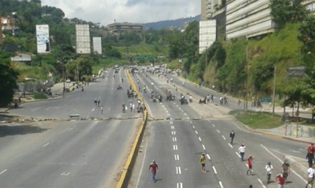 Manifestantes regresan a concentración en Santa Fe // Foto @jquinterotc