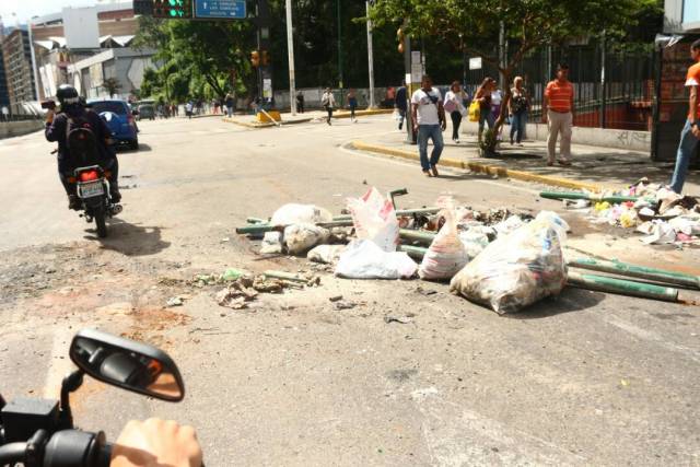 Trancazo en La California este #311Jul / Foto: Wil Jiménez