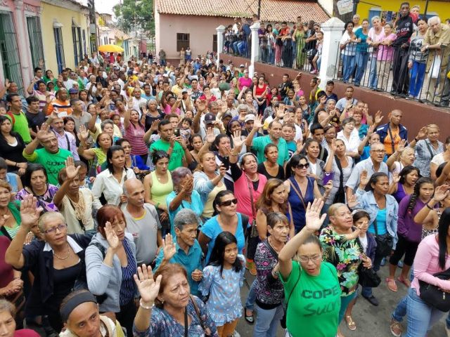 El exgobernador de Miranda y Presidente de Copei en ese estado, juramentó en la Zona Colonial de Petare a los comandos por la libertad y la democracia de Copei