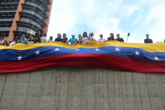 La vigilia en honor a los libertadores caídos: Del inicio a la represión Foto: Will Jiménez / LaPatilla.com