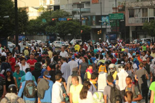 La vigilia en honor a los libertadores caídos: Del inicio a la represión Foto: Will Jiménez / LaPatilla.com