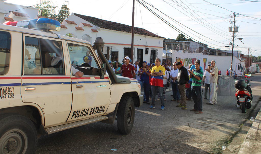 Policía intenta sabotear la consulta popular en Yaracuy #16Jul (fotos y videos)