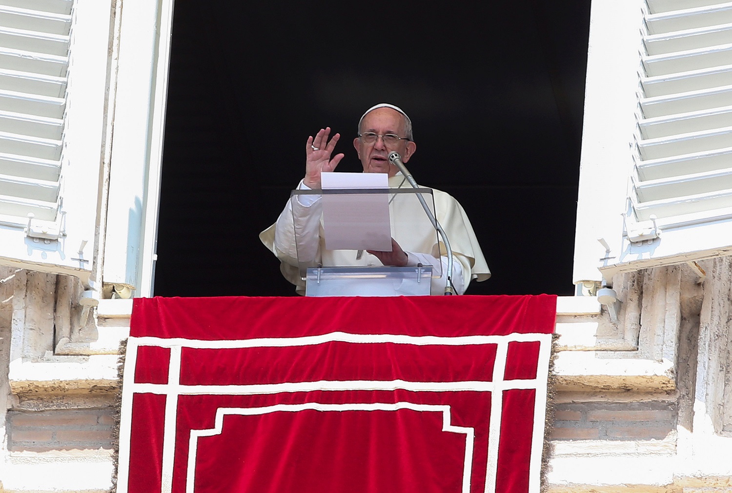 El Papa pide “liberar al mundo” de la “violencia inhumana” del terrorismo