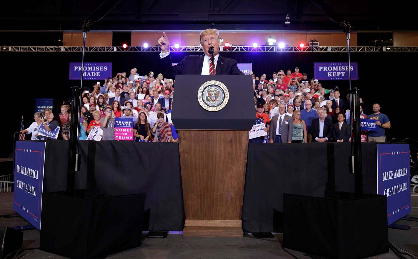 Trump lanza enardecido discurso para defender su reacción en Charlottesville