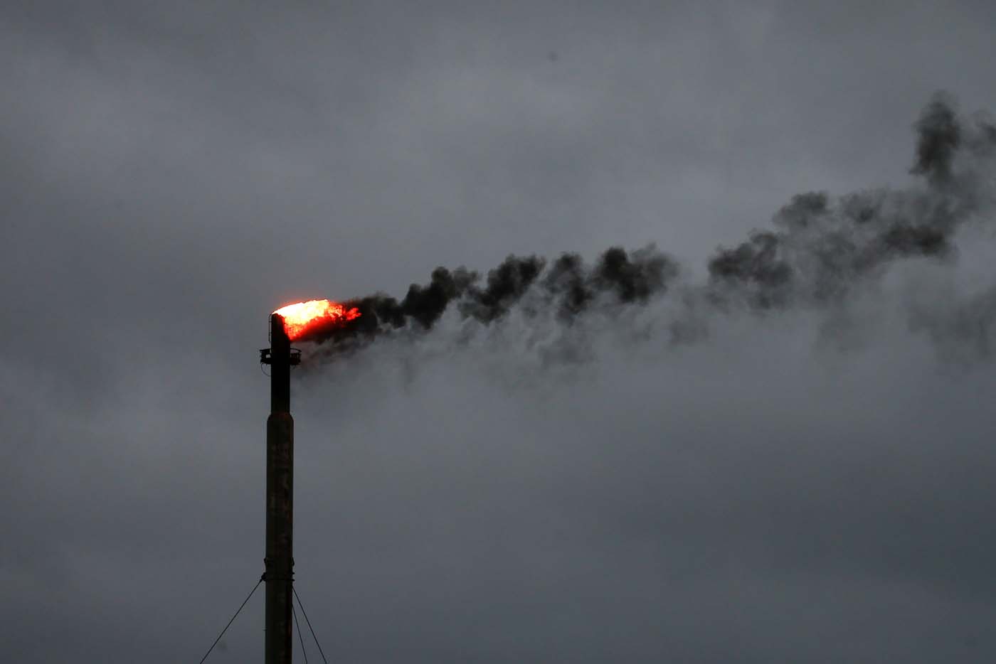 El petróleo de Texas subió de nuevo y llegó a los 103,8 dólares tras una leve caída