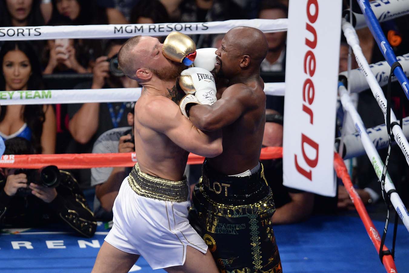 ¡Sépalo!… Las 10 celebridades que pagaron una fortuna para ver el combate Mayweather-McGregor