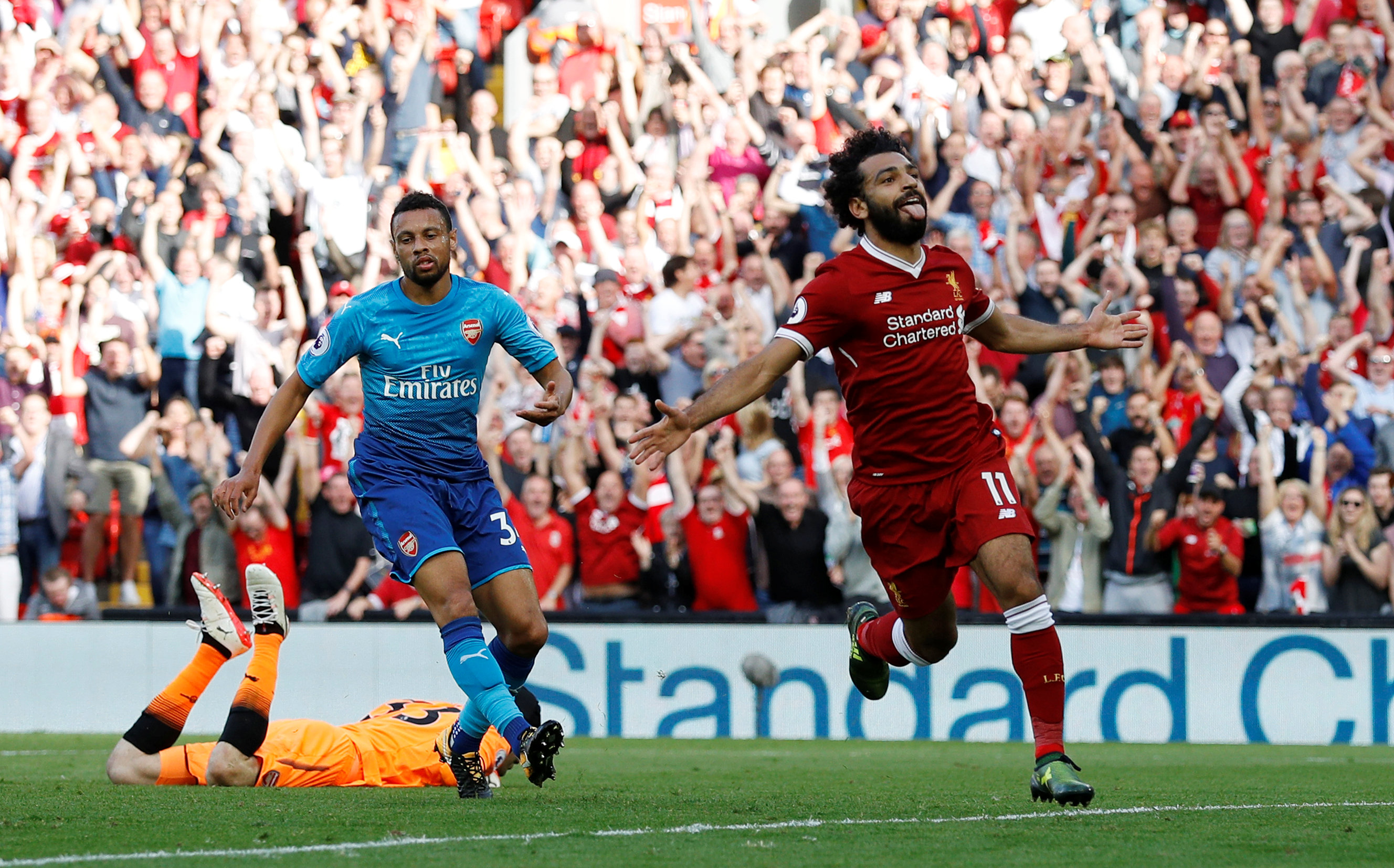 El Liverpool golea al Arsenal y el Chelsea vence a ritmo español