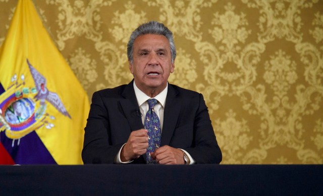 QUI03. QUITO (ECUADOR) 28/07/2017.- El presidente de Ecuador, Lenín Moreno, pronuncia un discurso a la nación transmitido por televisión hoy, viernes 28 de julio de 2017, en Quito (Ecuador). Moreno reconoció que la situación económica del país es "extremadamente difícil" y que se necesitarán 8.000 millones de dólares anuales para amortizar la deuda que ha encontrado al llegar al poder. EFE/PRESIDENCIA DE ECUADOR/SOLO USO EDITORIAL