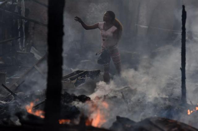 El incendio destruyó cerca de 80 hogares (Foto: EFE)