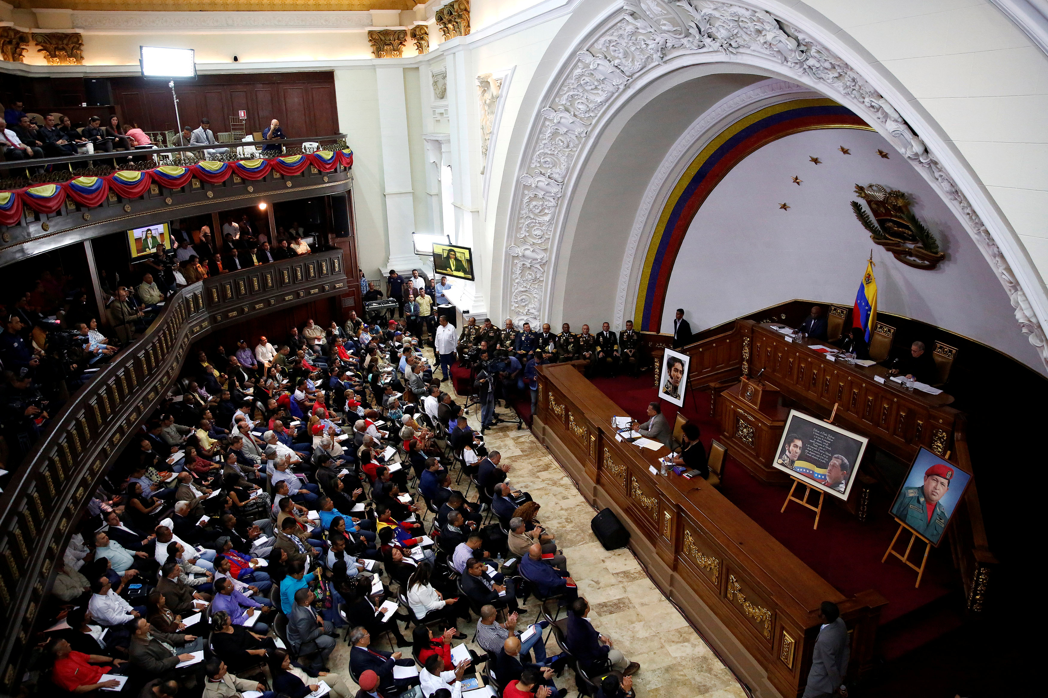 ¡Como sardinas en lata! Así se ven los Constituyentes en el Hemiciclo del Palacio Federal Legislativo (Fotos)