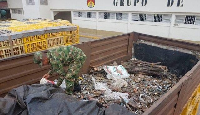 Uno de los siete vehículos que llevaban el contrabando a Colombia y que fue incautado por el Ejército del vecino país / Foto: La Nación