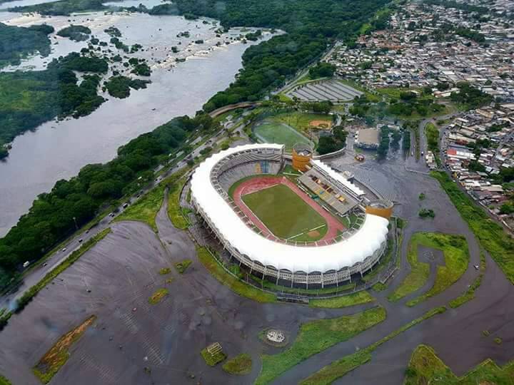 Habitantes de Bolívar que han perdido sus casas están durmiendo en el piso