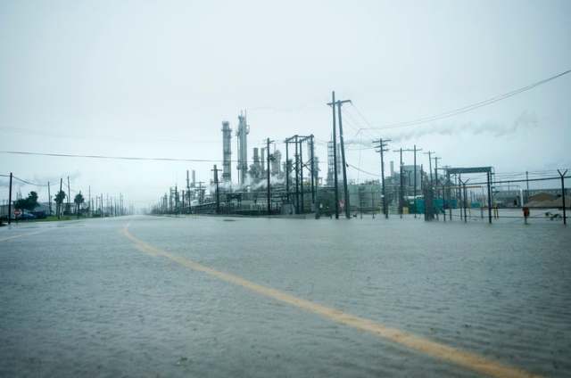 El Huracán Harvey ha afectado una cantidad importante de refinerías en Texas / Dallas  News