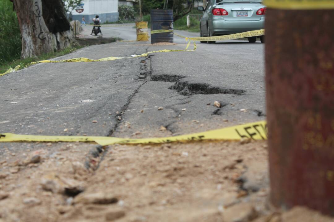 Restringen paso de vehículos en vía Corralito-Carrizal