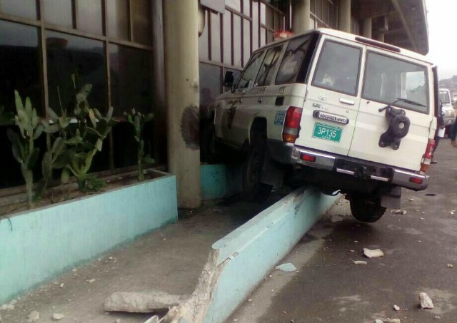 Foto: de policía! PNB se quedó dormido y chocó patrulla contra El Helicoide / Darvinson Rojas 