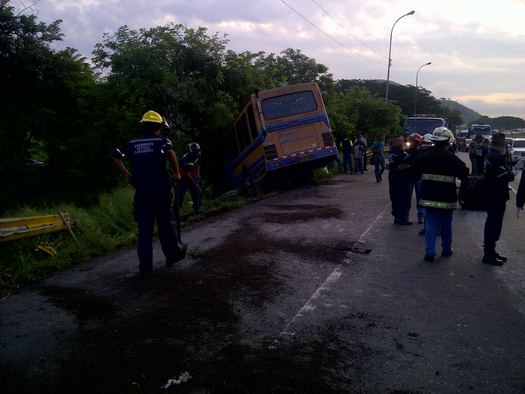 Nueve personas lesionadas dejó siniestro vial en la Autopista Regional del Centro