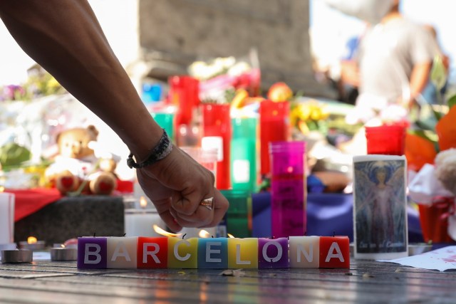 España y el mundo entero conmocionados por atentados en Barcelona, España // FOTO REUTERS/Sergio Perez