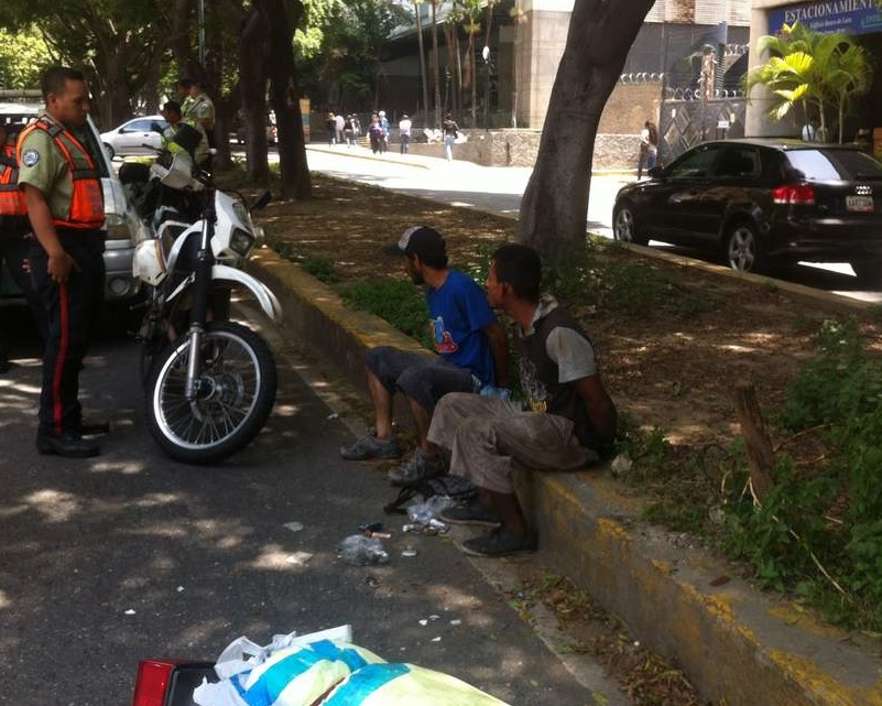 Detenidos dos individuos por andar hurtando cables en La Castellana