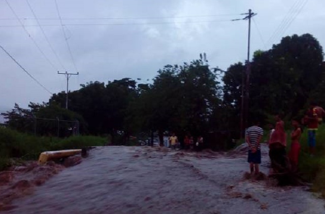 Desbordamiento de quebradas en el estado Sucre // Foto @galindojorgemij 