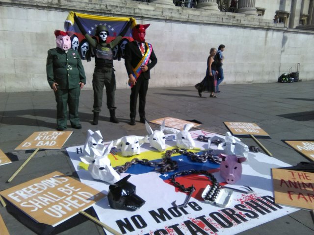 Protesta de venezolanos en londres / @TonyDeViveiros