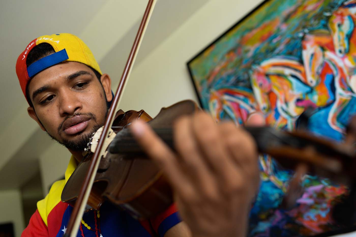 Violinista Wuilly Arteaga lamenta que la calle se apagó