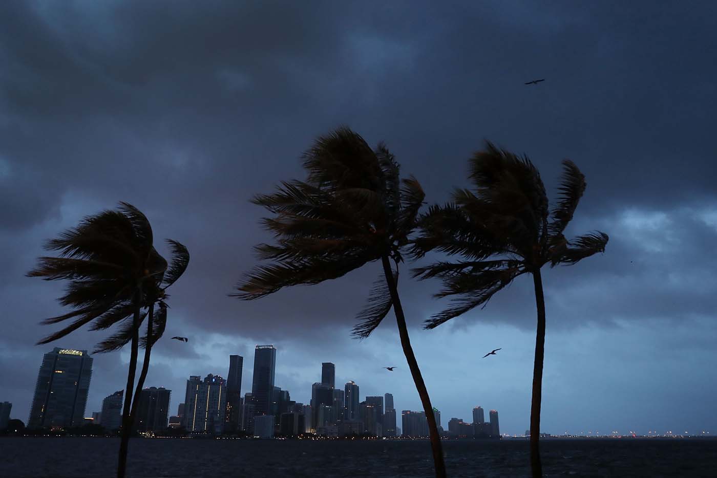 Irma toca tierra en Cuba y obliga a evacuar a millones de personas en Florida