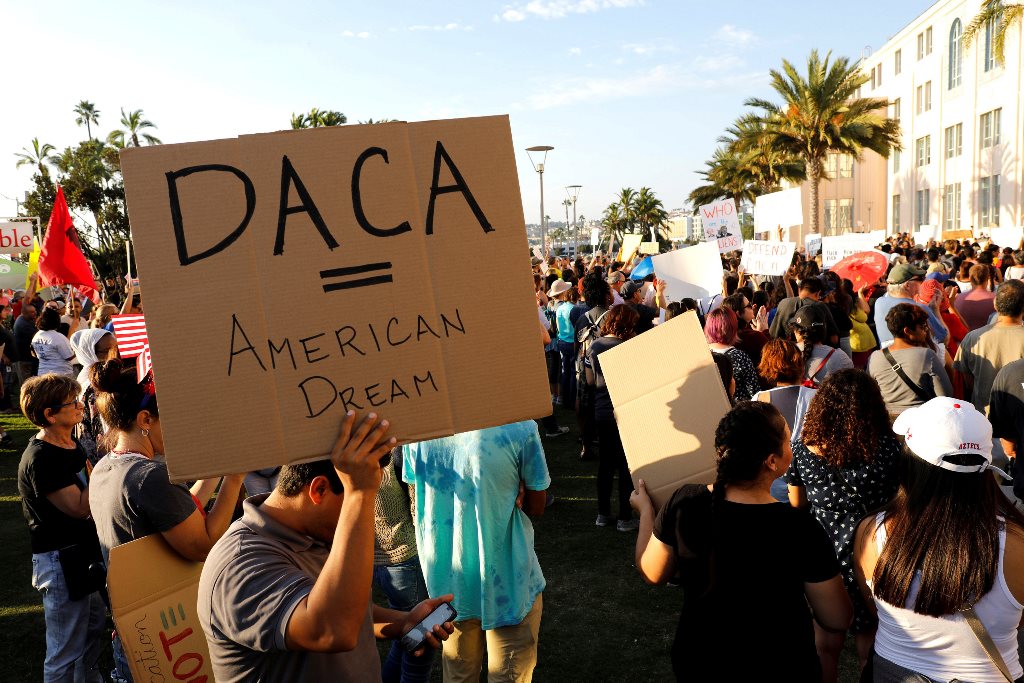 Tribunal de EEUU declara ilegal el programa que protege a los “Dreamers”