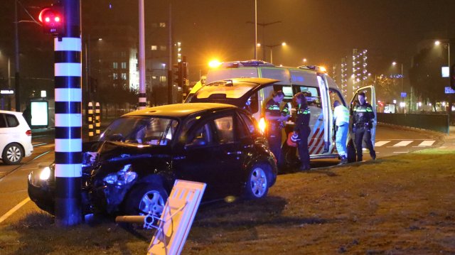 Así quedó el taxi donde viajaba Sergio Agüero.  KaWijko Media/Handout via REUTERS ATTENTION EDITORS THIS PICTURE WAS PROVIDED BY A THIRD PARTY. NO RESALES. NO ARCHIVES.