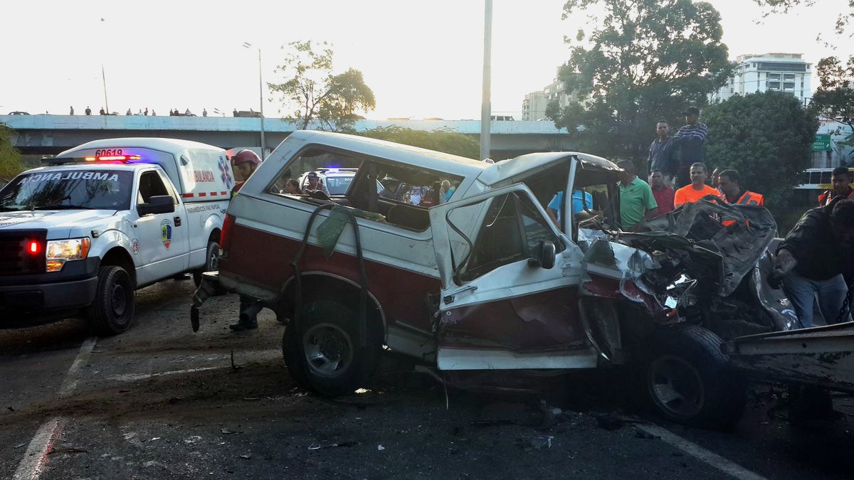 Un fallecido y dos lesionados tras accidente en la autopista Francisco Fajardo