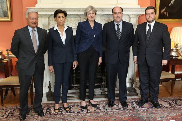 Encuentro entre Theresa May y diputados venezolanos