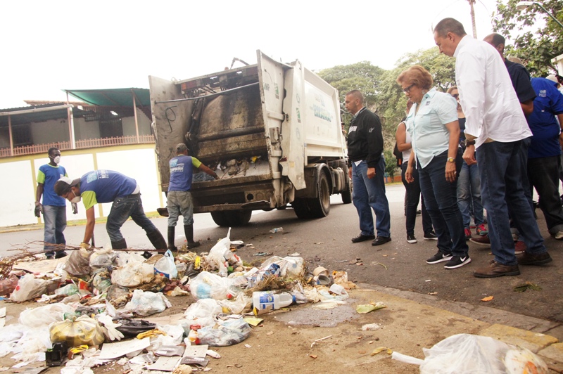 Richard Blanco: El Alcalde sigue de paseo por el exterior mientras los caraqueños no poseen servicios públicos