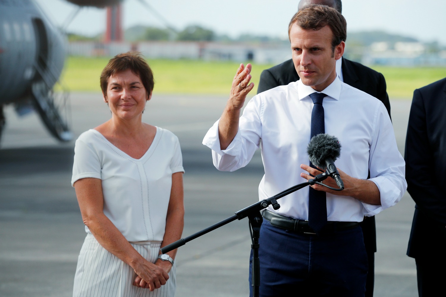 Macron enviará mil agentes más a San Martín para evitar saqueos