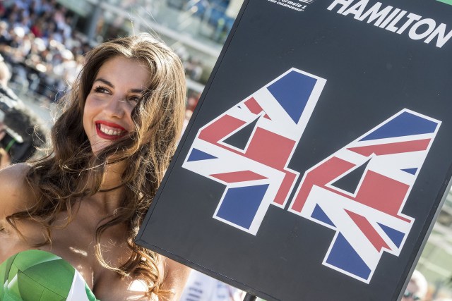 SUKI29. Monza (Italy), 03/09/2017.- Italian Grid girl is seen prior to 2017 Formula One Grand Prix of Italy at the Formula One circuit in Monza, Italy, 03 September 2017. (Fórmula Uno, Italia) EFE/EPA/SRDJAN SUKI