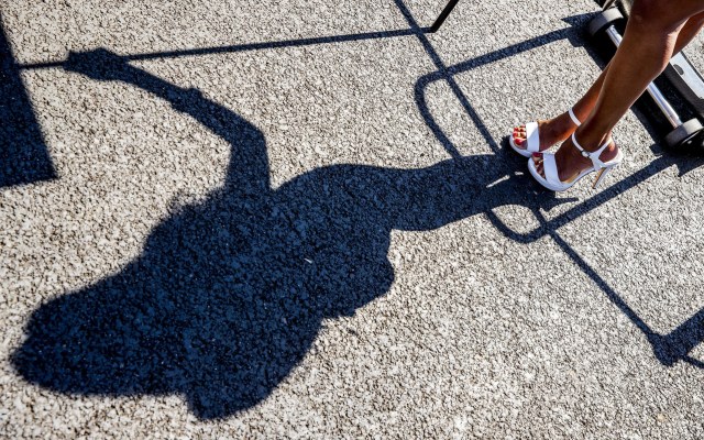 SUKI29. Monza (Italy), 03/09/2017.- Shadow of an Italian Grid girl prior to 2017 Formula One Grand Prix of Italy at the Formula One circuit in Monza, Italy, 03 September 2017. (Fórmula Uno, Italia) EFE/EPA/SRDJAN SUKI