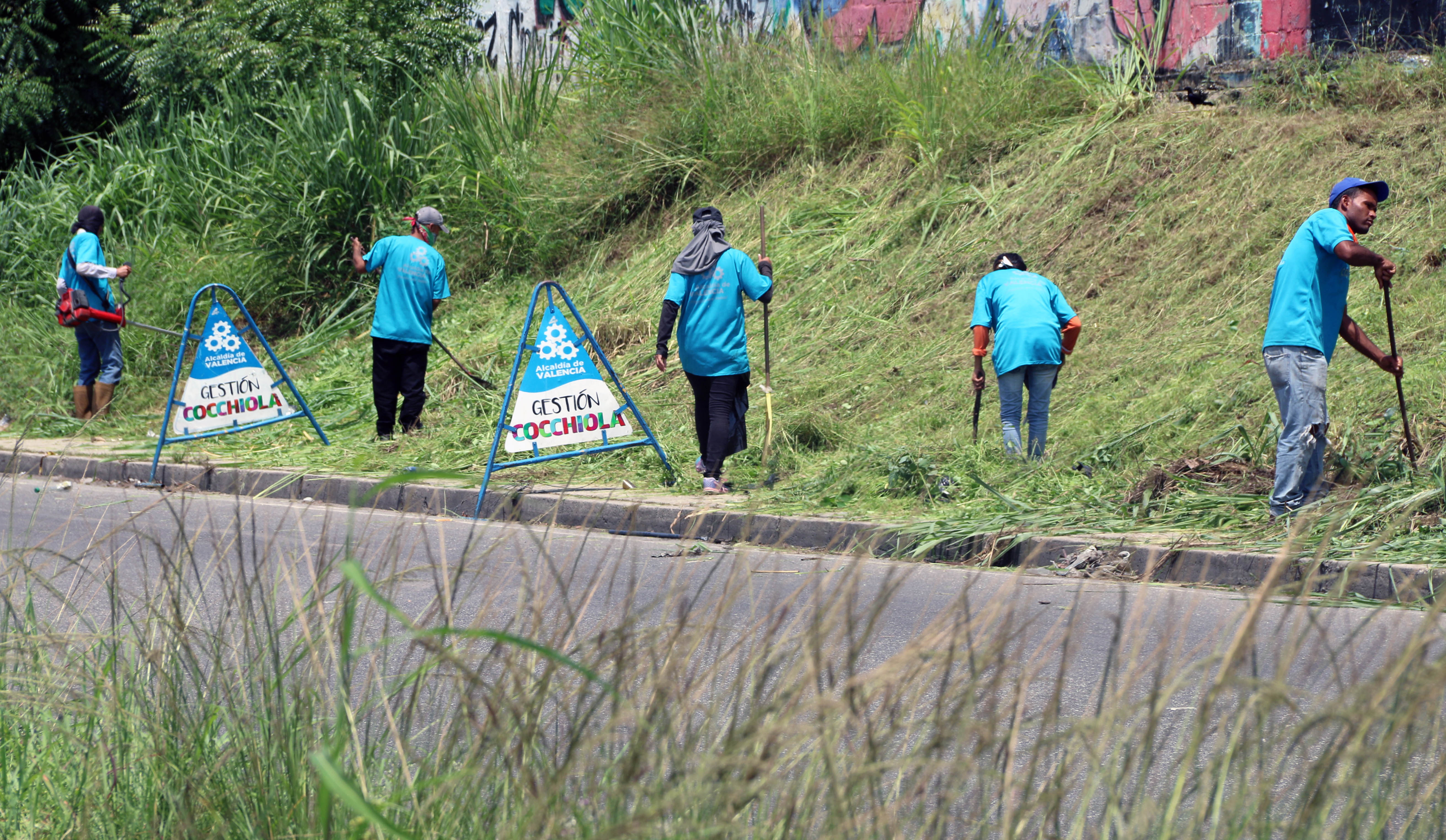 Alcalde Cocchiola fortalece mantenimiento en Av. Principal de La Isabelica