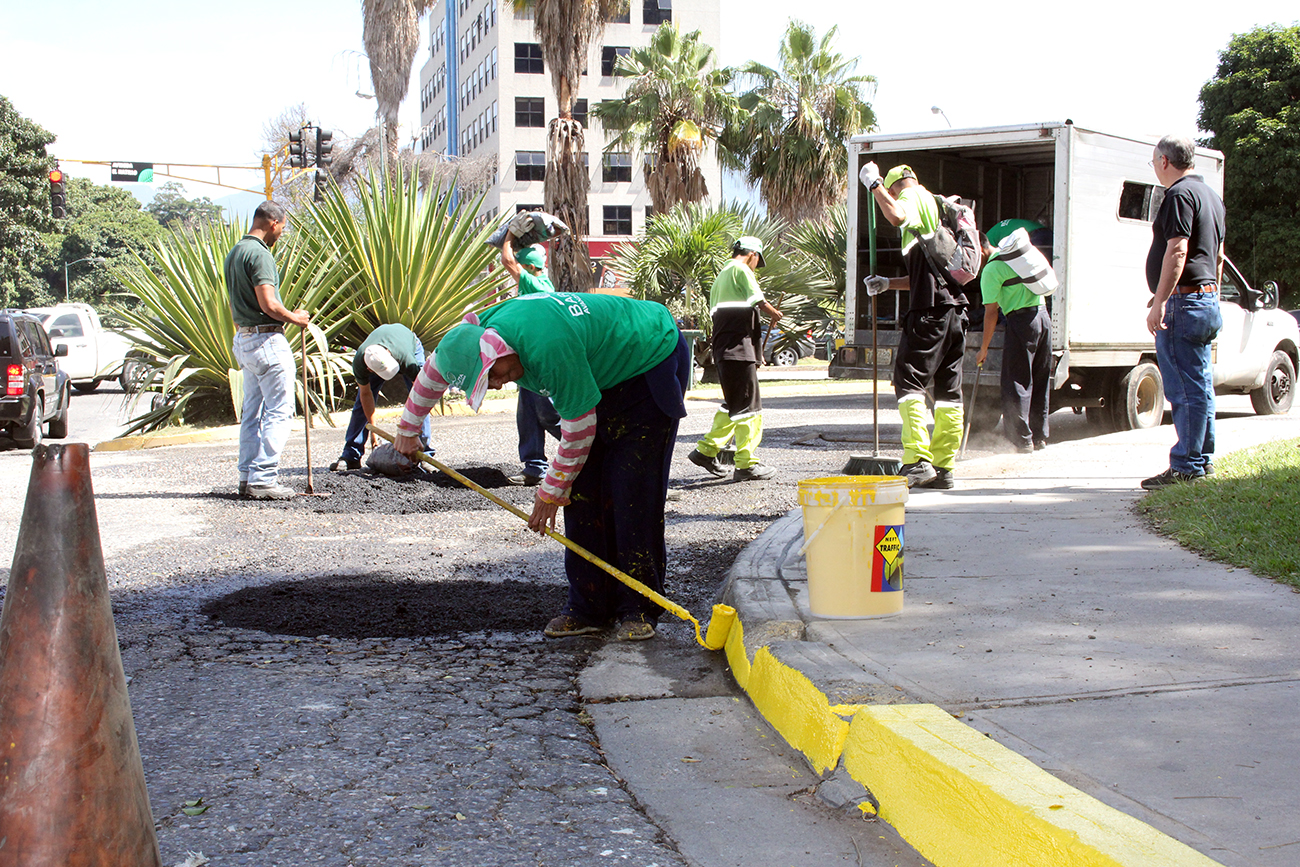 Alcaldía de Baruta recupera espacios públicos en la Av. El Hatillo de la Trinidad