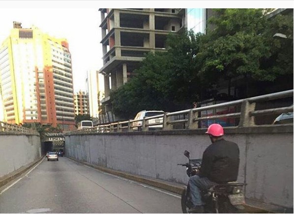 Retiran fotos y homenaje a Neomar Lander de avenida Libertador