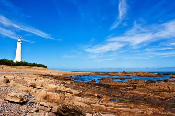 Farol de La Paloma, uno de los balnearios top de Uruguay (iStock)