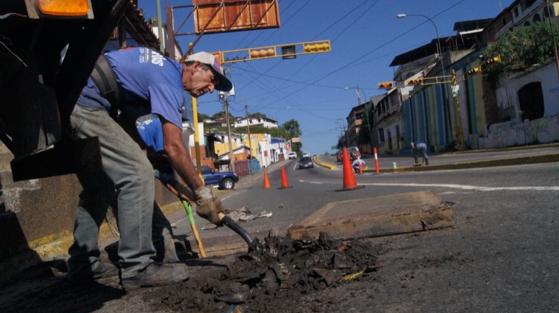 Alcaldía del Hatillo ha distribuido 3000  toneladas de asfalto