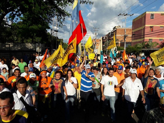 Henry Ramos Allup invita a los aragüeños a votar por Ismael García en las primarias del 10-S